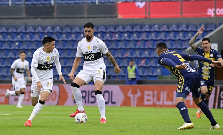 Olimpia venció a Trinidense con goles de Redes y Sandoval y trepó a la tercera posición del Clausura