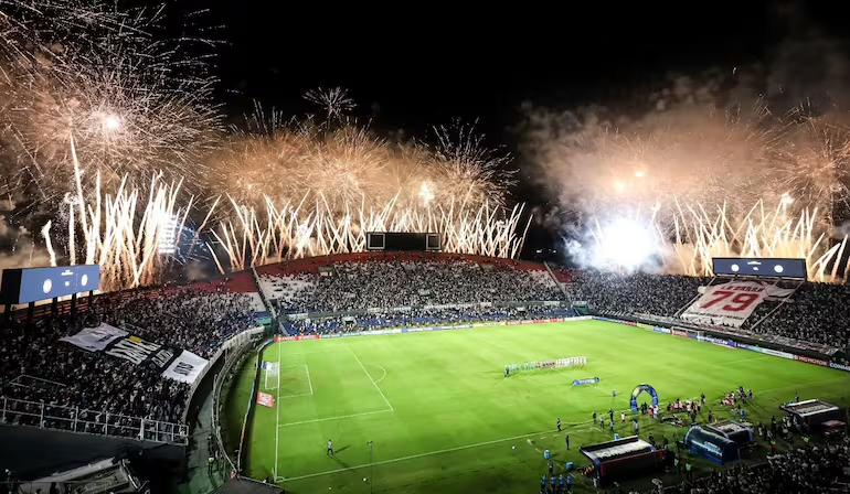 Olimpia debuta en el Clausura 2026 con un clásico blanco y negro ante estadio casi colmado